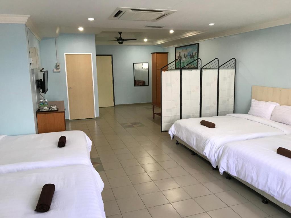 Postel nebo postele na pokoji v ubytování Hotel Seri Kangsar KK Hotel