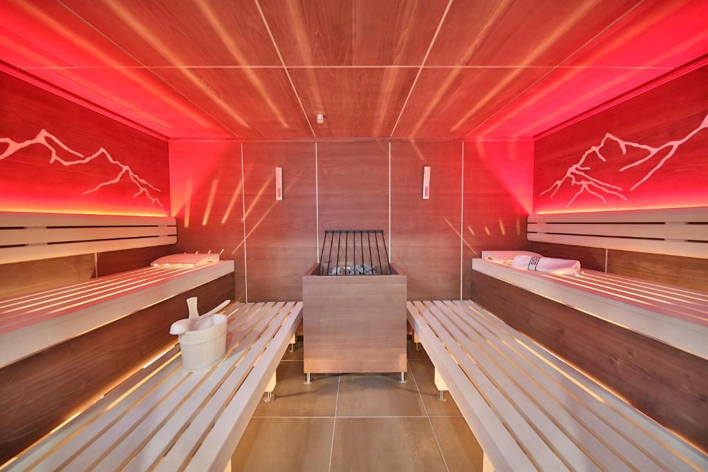 Postel nebo postele na pokoji v ubytování Hotel Silvretta