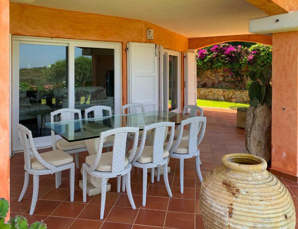 Patio alebo iná vonkajšia časť ubytovania La Perla di Palau
