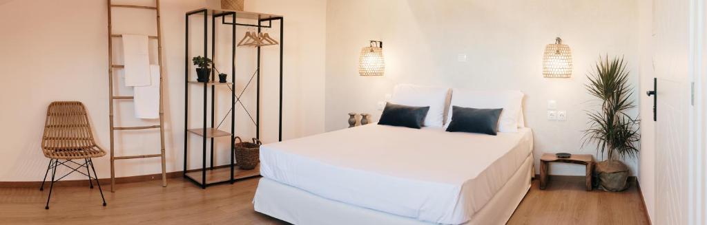 Postel nebo postele na pokoji v ubytování BOĒM Boutique Hotel Lefkada