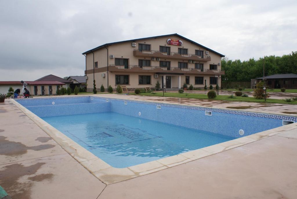 a large swimming pool in front of a building at TROPHAEUM TRAIANI in Adamclisi