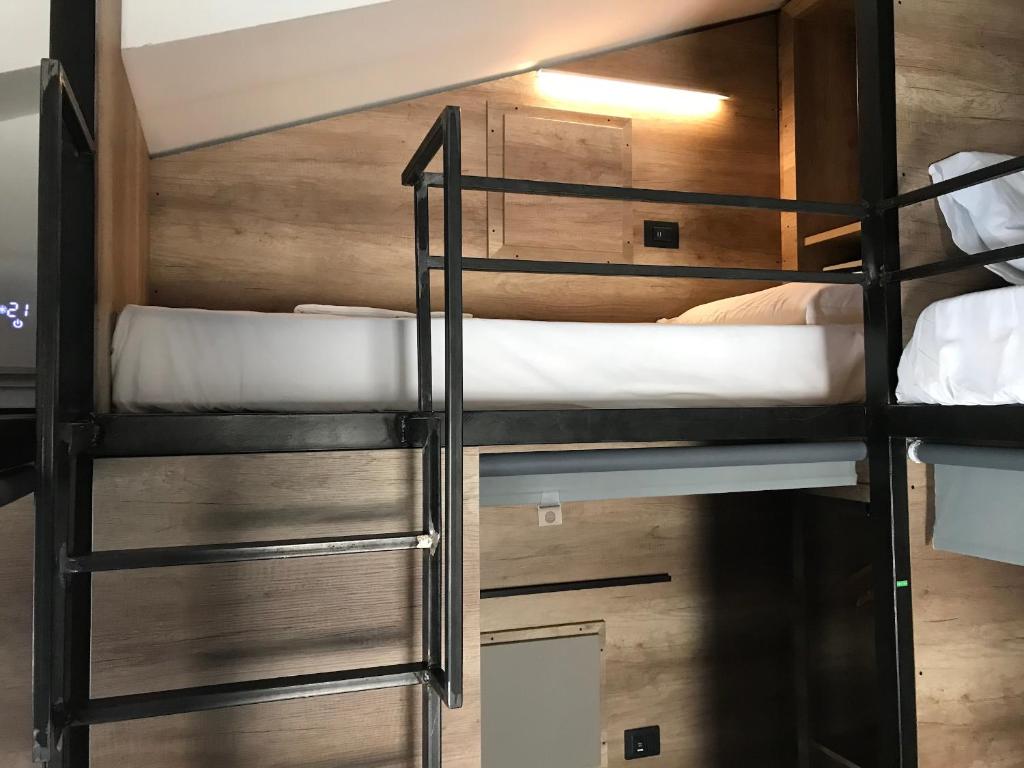 Eco Hostel - Single Bed In Mixed Dormitory Room