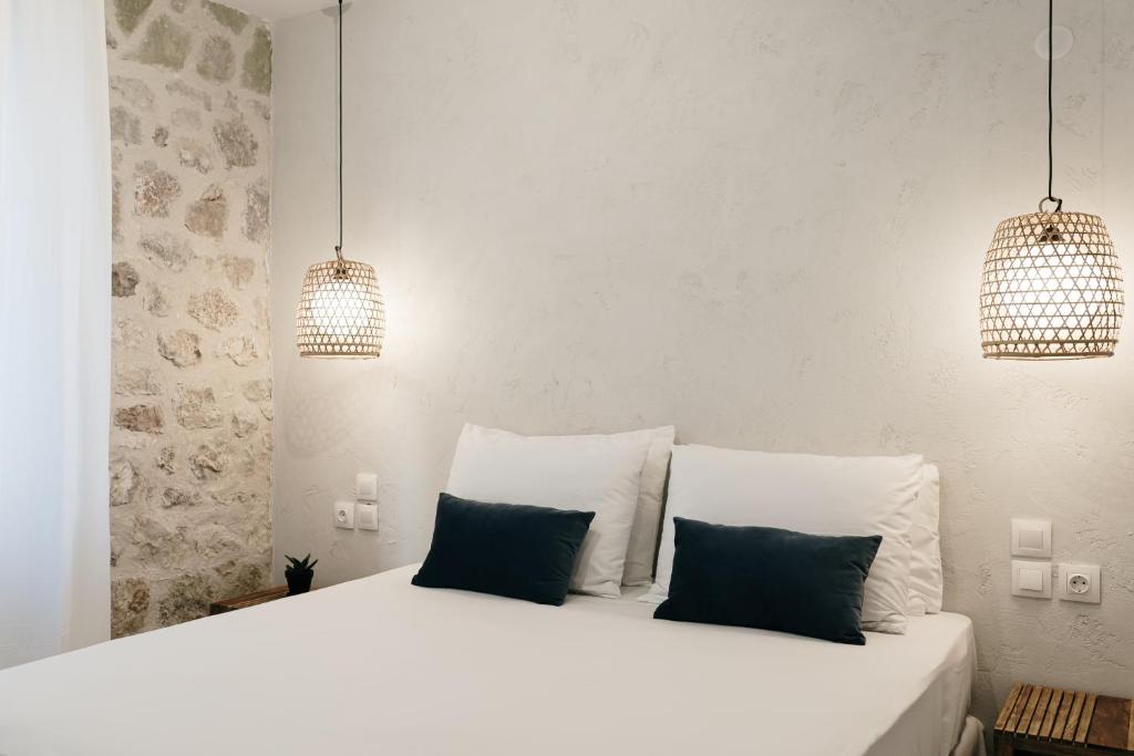 Postel nebo postele na pokoji v ubytování BOĒM Boutique Hotel Lefkada