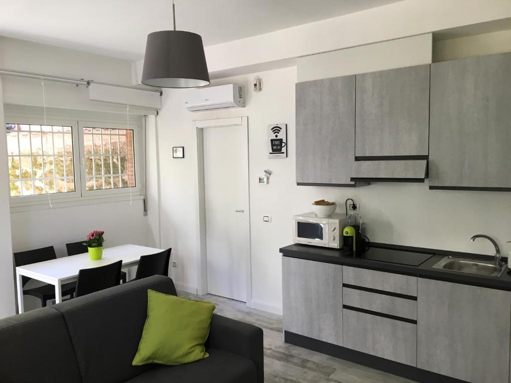 A kitchen or kitchenette at OASI METROPOLITANA Apartment