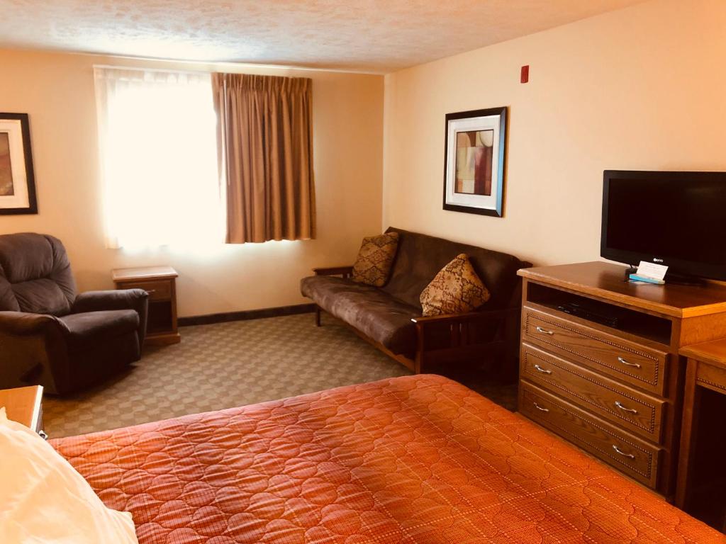 Shenandoah Inn & Suites - Deluxe King Room