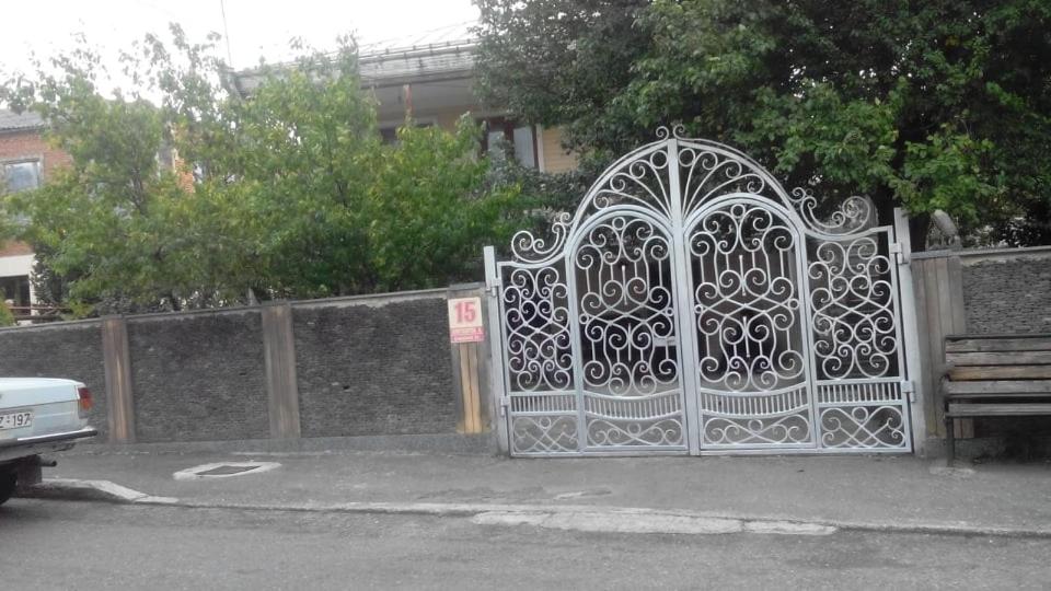 una puerta de metal al lado de una calle en Lux-2-or-1- persons Irodion Edoshvili Street #15 en Kutaisi