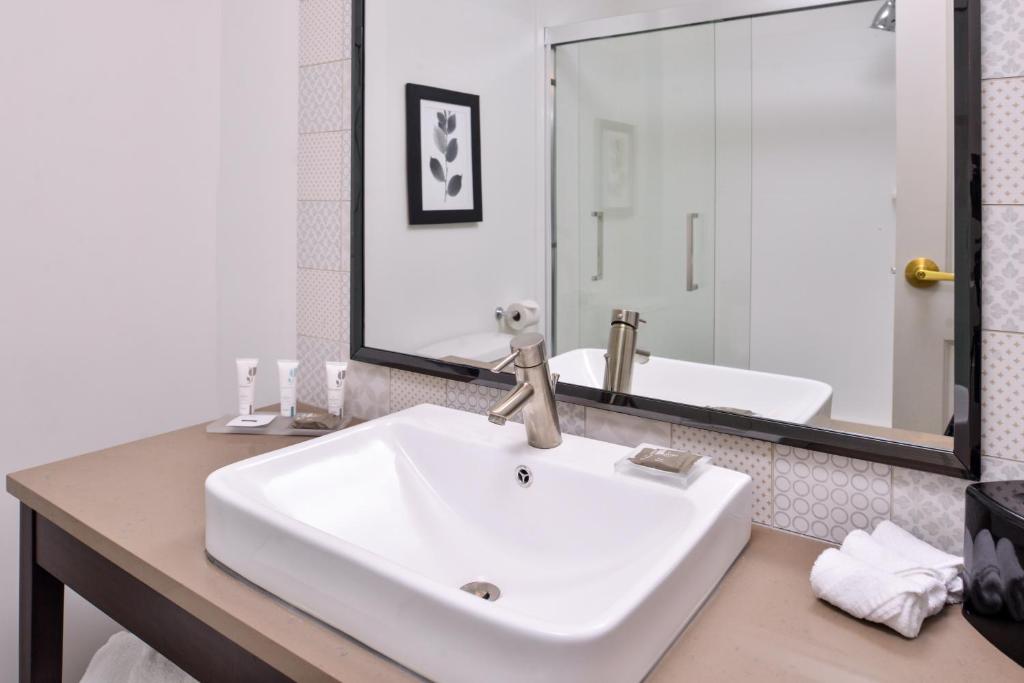 Country Inn & Suites by Radisson, Tinley Park, IL - Suite Estudio Con Cama Extragrande - No Fumadores