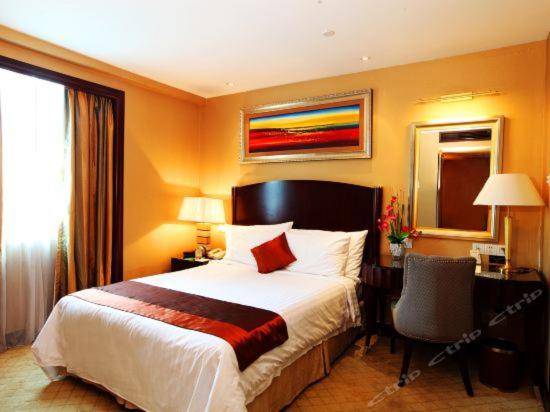 Postel nebo postele na pokoji v ubytování Grand International Hotel