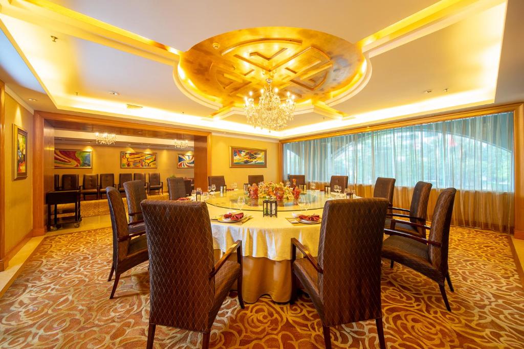 Kuchyň nebo kuchyňský kout v ubytování Grand International Hotel