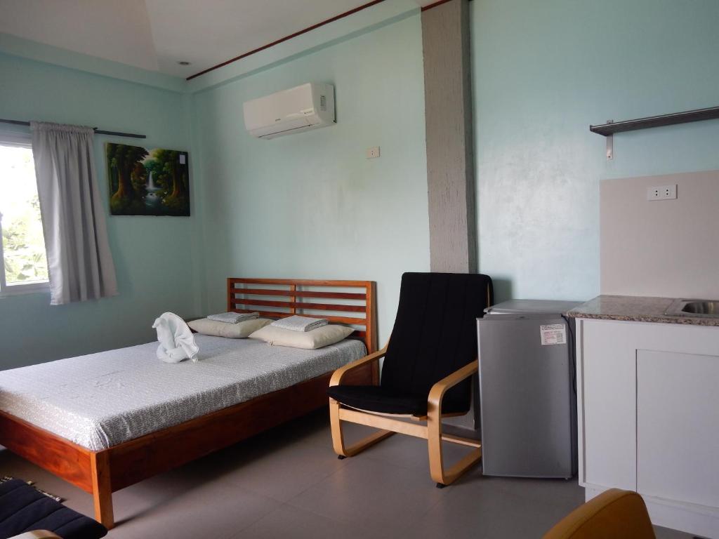Postel nebo postele na pokoji v ubytování Oslob Seafari Resort
