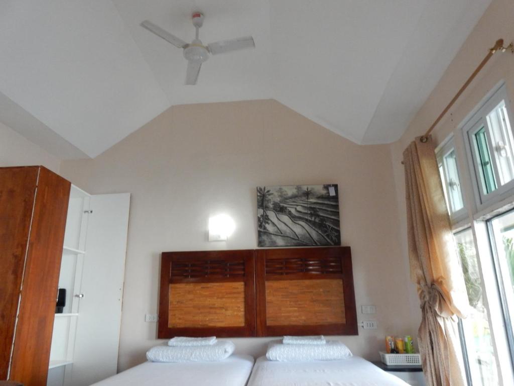 Postel nebo postele na pokoji v ubytování Oslob Seafari Resort