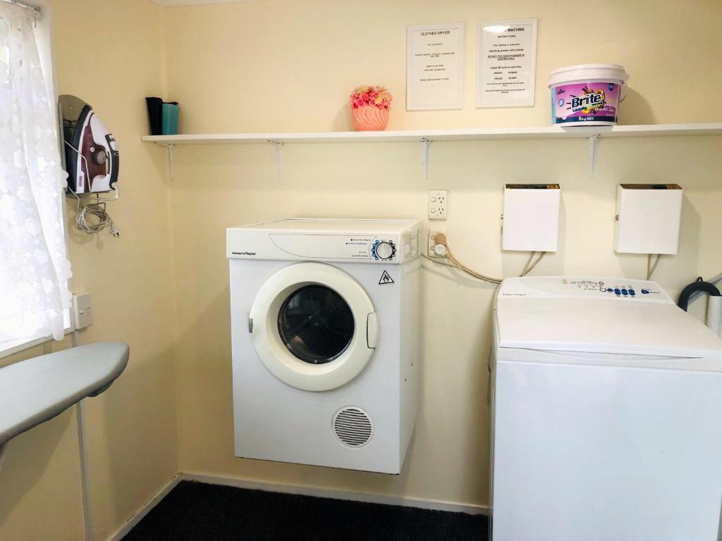 Tudor Court Motor Lodge - Resim 42