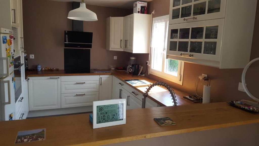 2 vraies chambres privées au calme dans villa de campagne plain-pied 105m2 avec piscine à Montfaucon - Maison De Deux Chambres