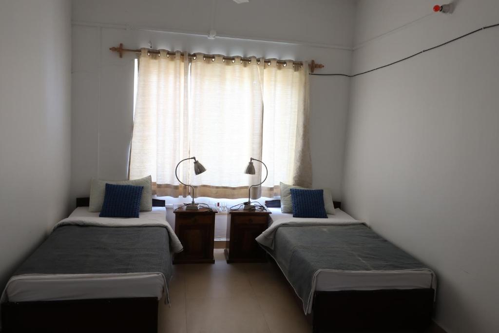Postel nebo postele na pokoji v ubytování Zhim Zhim Guest House