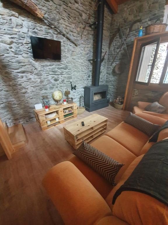 TV a/nebo společenská místnost v ubytování Casa Garrabet