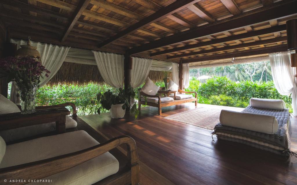 Area soggiorno di Sandat Glamping Tents