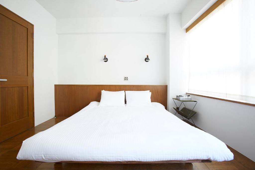 Postel nebo postele na pokoji v ubytování No Service Hotel
