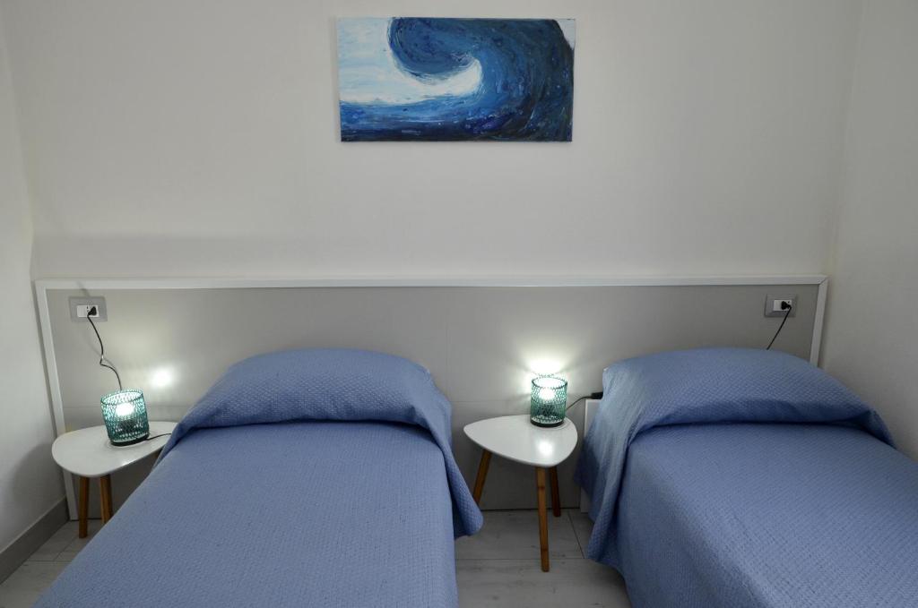 Postel nebo postele na pokoji v ubytování A Due Passi Dal Mare