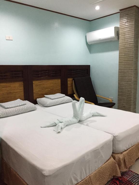 Postel nebo postele na pokoji v ubytování Oslob Seafari Resort