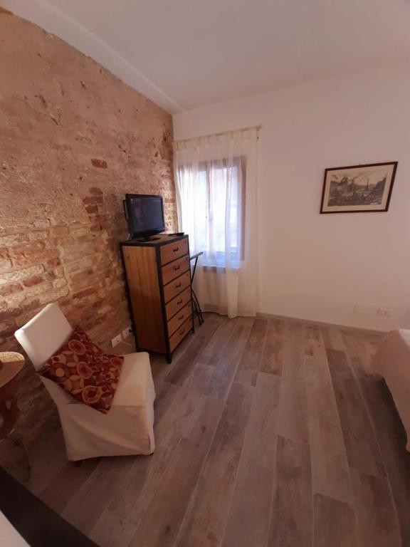 Televízia a/alebo spoločenská miestnosť v ubytovaní ISEPO APARTMENT