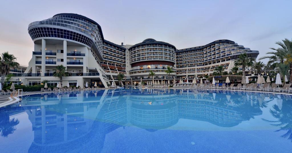 Bazén v ubytování Seaden Sea Planet Resort & Spa nebo v jeho okolí