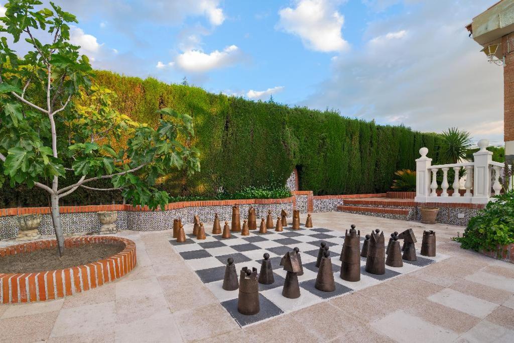 Fotografia z galérie ubytovania NEW. LUXURY VILLA C&C. JARDÍN, PISCINA Y BARBACOA v destinácii Granada
