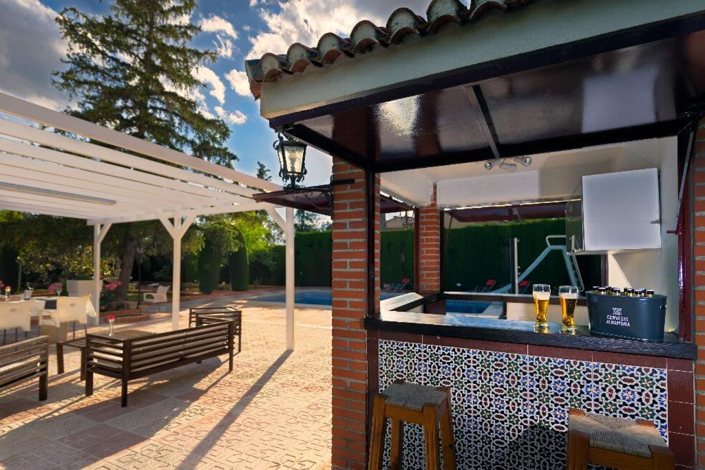 Fotografia z galérie ubytovania NEW. LUXURY VILLA C&C. JARDÍN, PISCINA Y BARBACOA v destinácii Granada