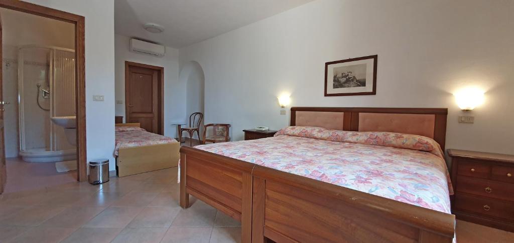 En eller flere senger på et rom på Villa Nencini