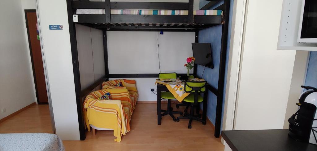 Część wypoczynkowa w obiekcie AFFITTACAMERE VALCHIAVENNA - Foresteria Lombarda con PARCHEGGIO PRIVATO SUL POSTO! Apprezzata Gestione Familiare dal 2012, Qualità-Prezzo TOP! "Guest-House with PRIVATE PARKING ON SITE! Appreciated Family Management since 2012, Quality-Price TOP!"