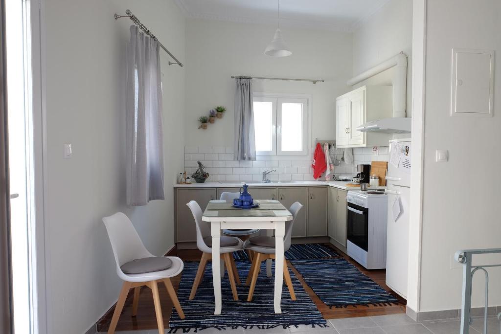 Kuchyň nebo kuchyňský kout v ubytování Kalderimi Home
