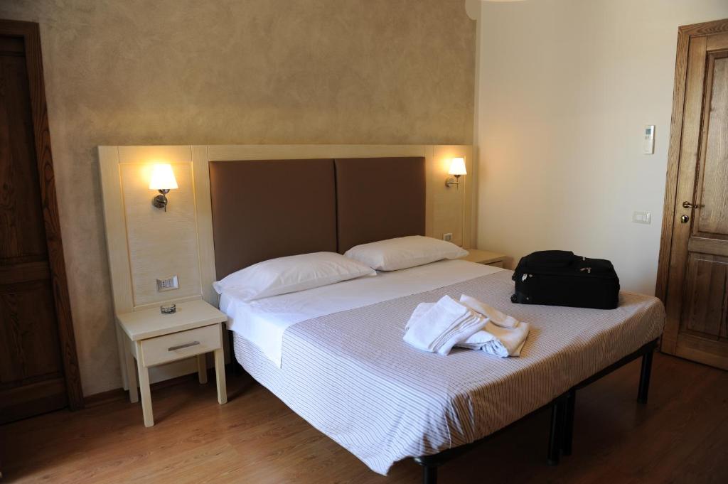 A bed or beds in a room at Super Relais Stella