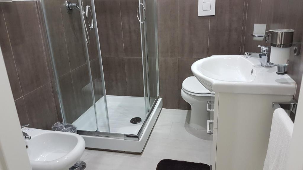 A bathroom at B&B Oplonti Resort