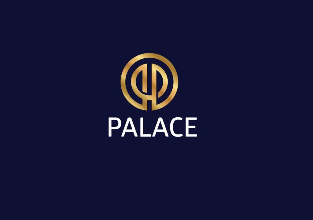 un logo de oro en un fondo azul con las palabras palacio en Palace en Umanʼ