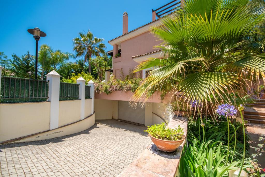 Luxury beachside Villa in Los Monteros (Spanje Marbella ...