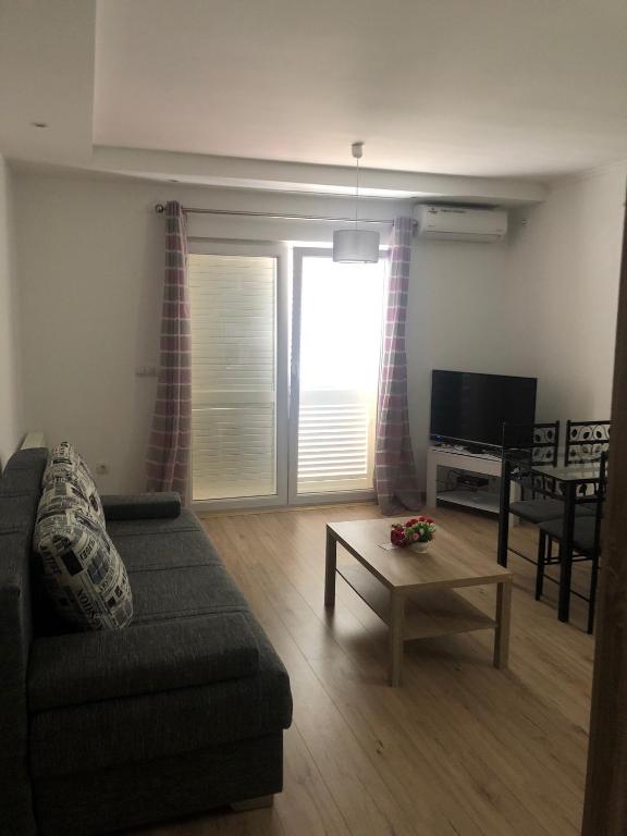 Televízia a/alebo spoločenská miestnosť v ubytovaní I.K. APARTMENTS