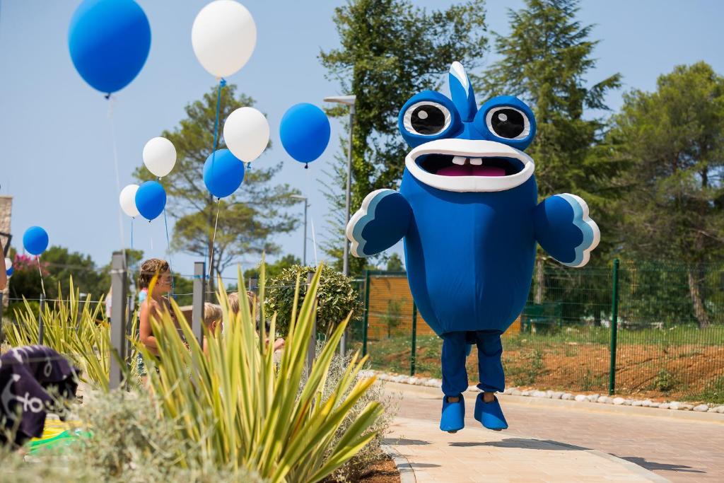 a large balloon of blue and white balloons at Mobile Homes Camping Santa Marina, Lanterna in Poreč