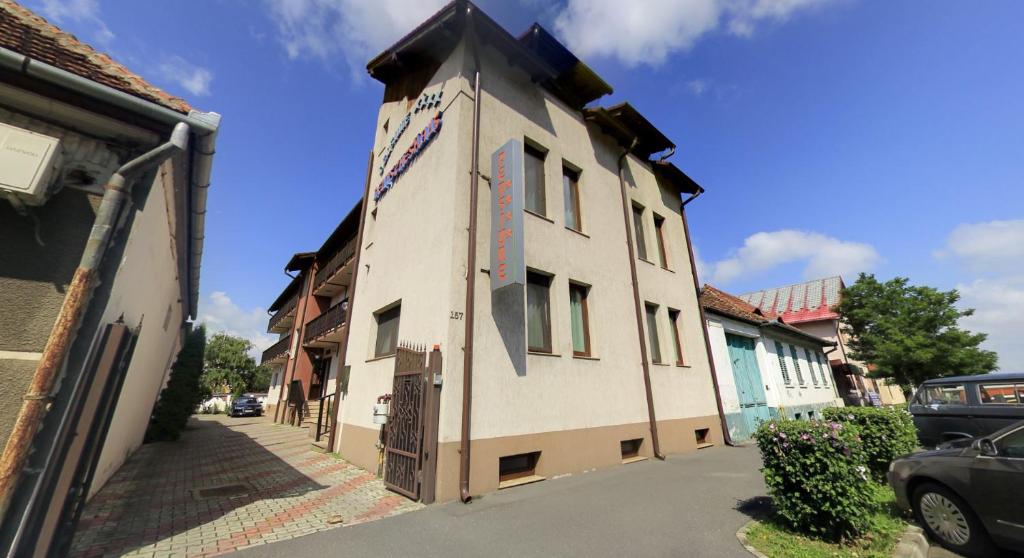 a building that is next to a street at Pension Deutsches Haus in Braşov
