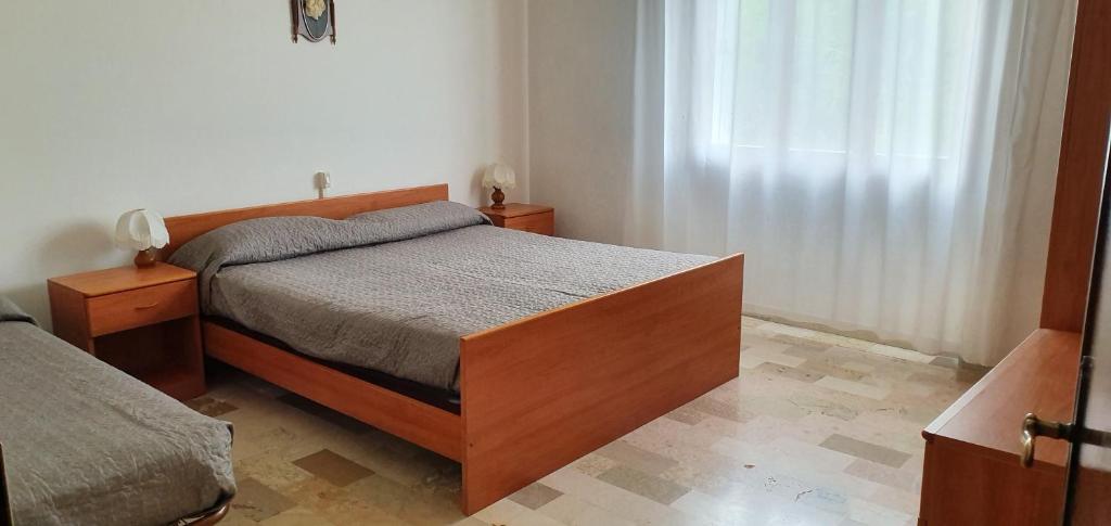 A bed or beds in a room at Appartamenti Lino
