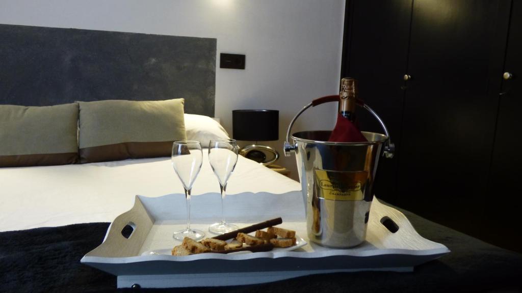 a tray with a bottle of wine and a bucket of food at Parc Apartaments in Rialp