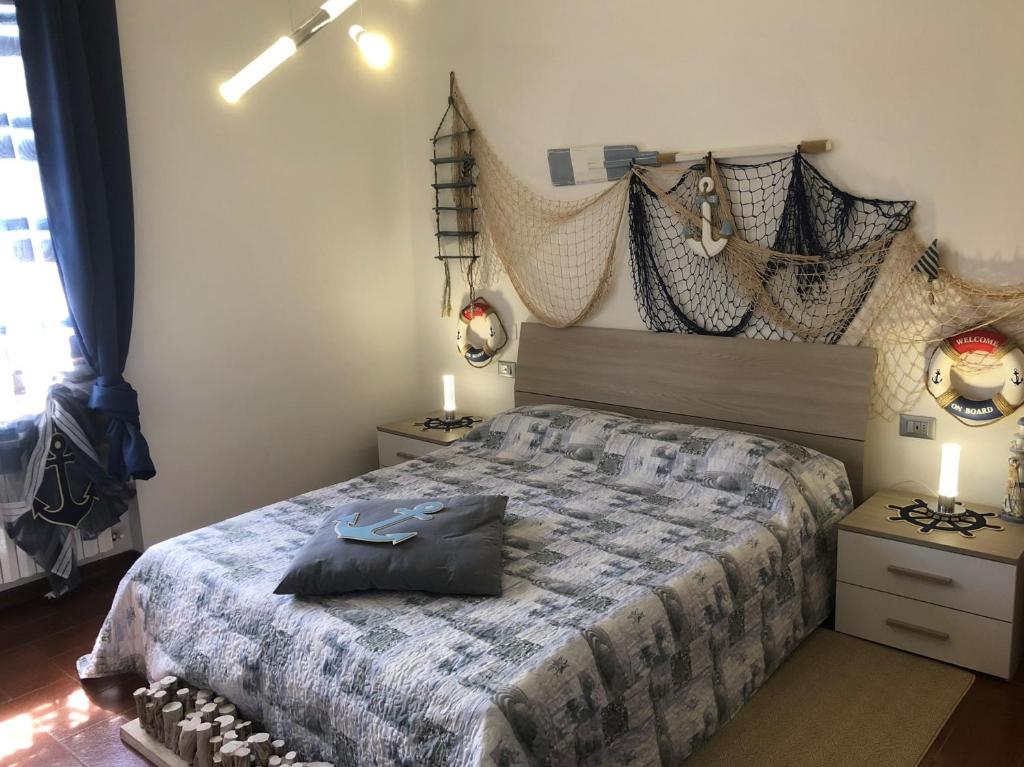 a bedroom with a bed with a pillow on it at Jenny's Country Dreamhouse in Arezzo