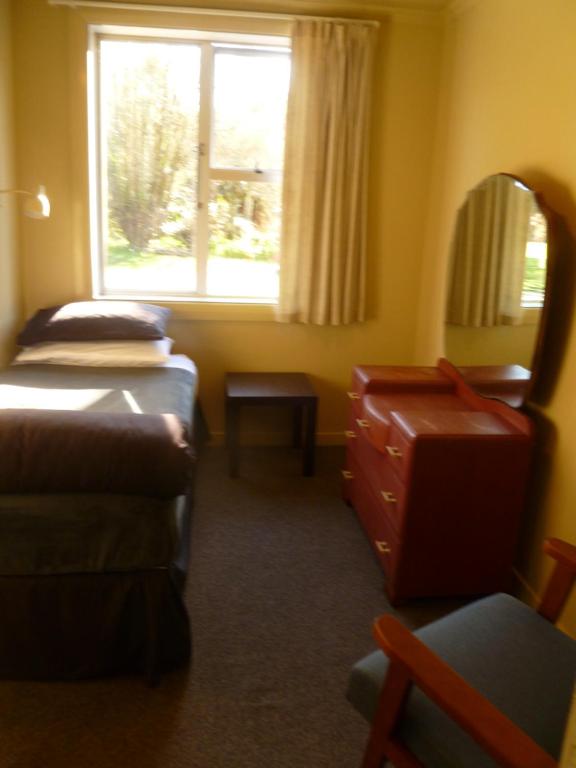 Postel nebo postele na pokoji v ubytování Kaniere Hotel