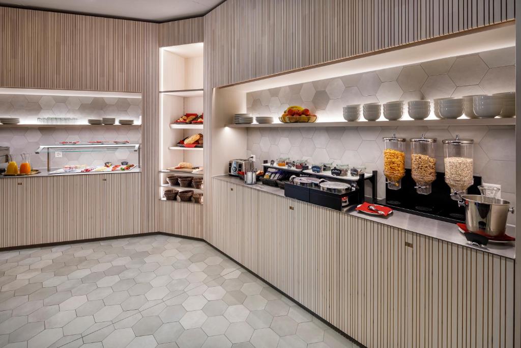 Kuchyň nebo kuchyňský kout v ubytování Focus Hotel