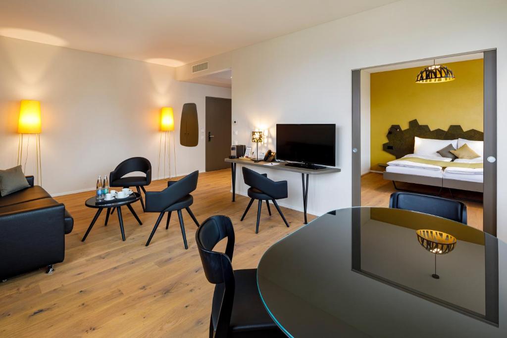 TV a/nebo společenská místnost v ubytování Focus Hotel