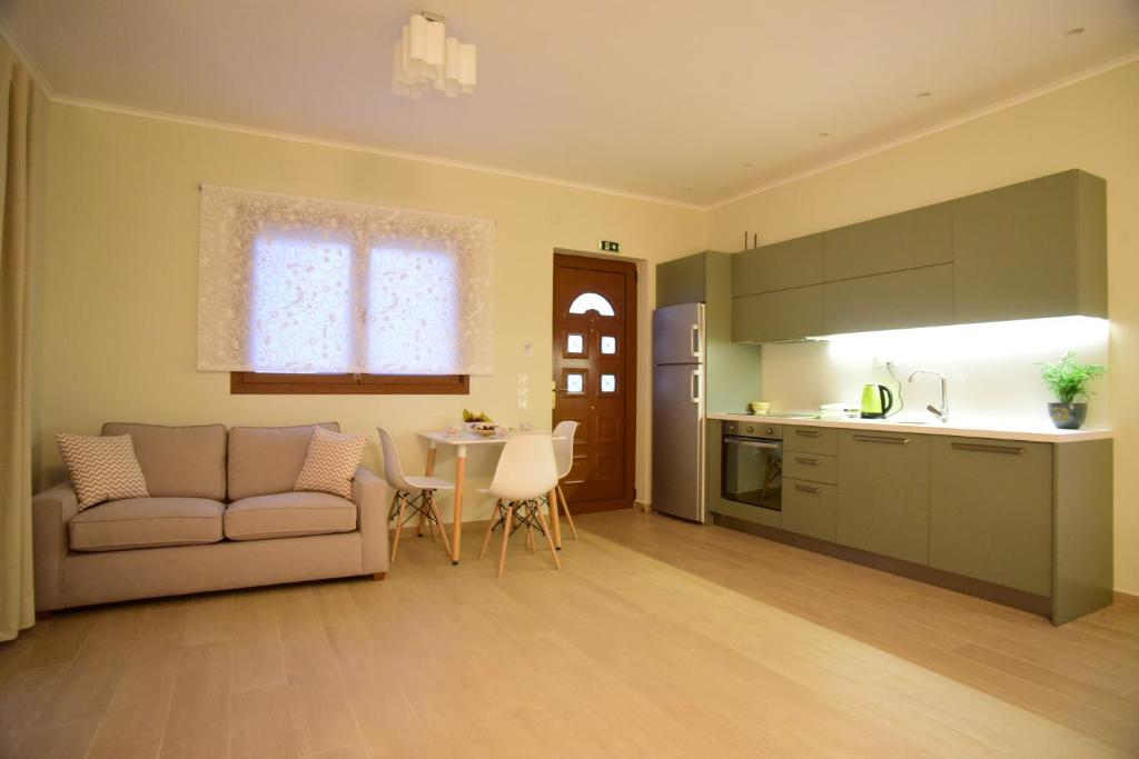 A kitchen or kitchenette at Nikoletta 4