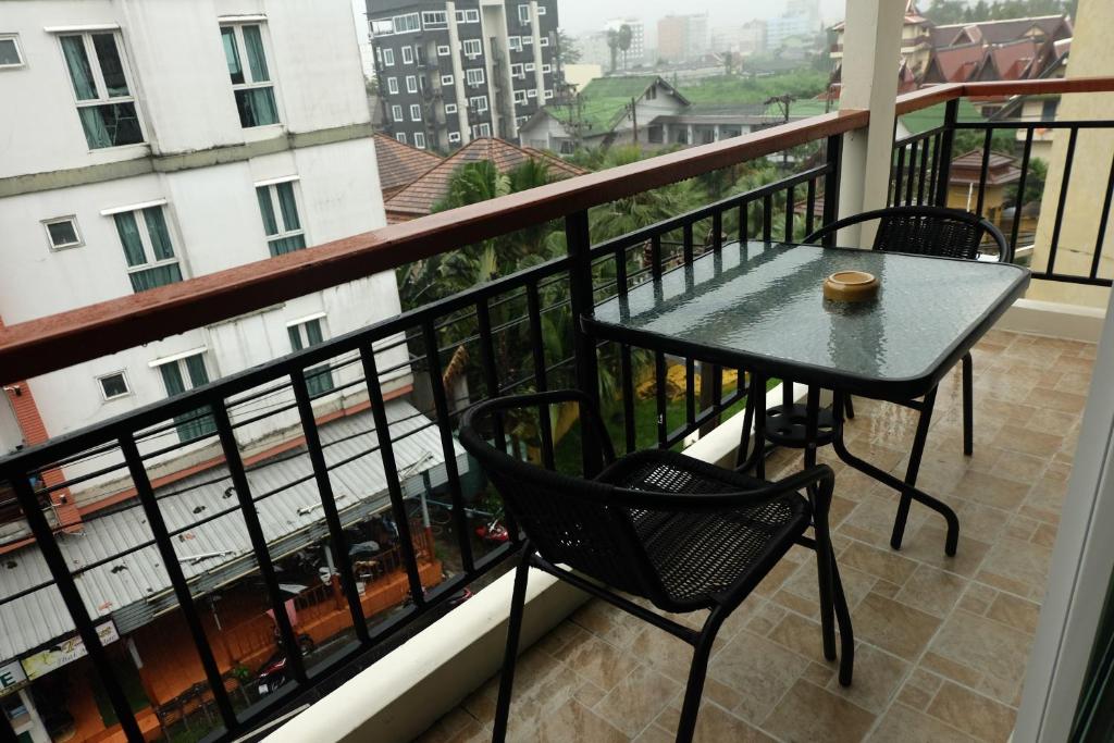 Balkón nebo terasa v ubytování Calypso Patong Hotel