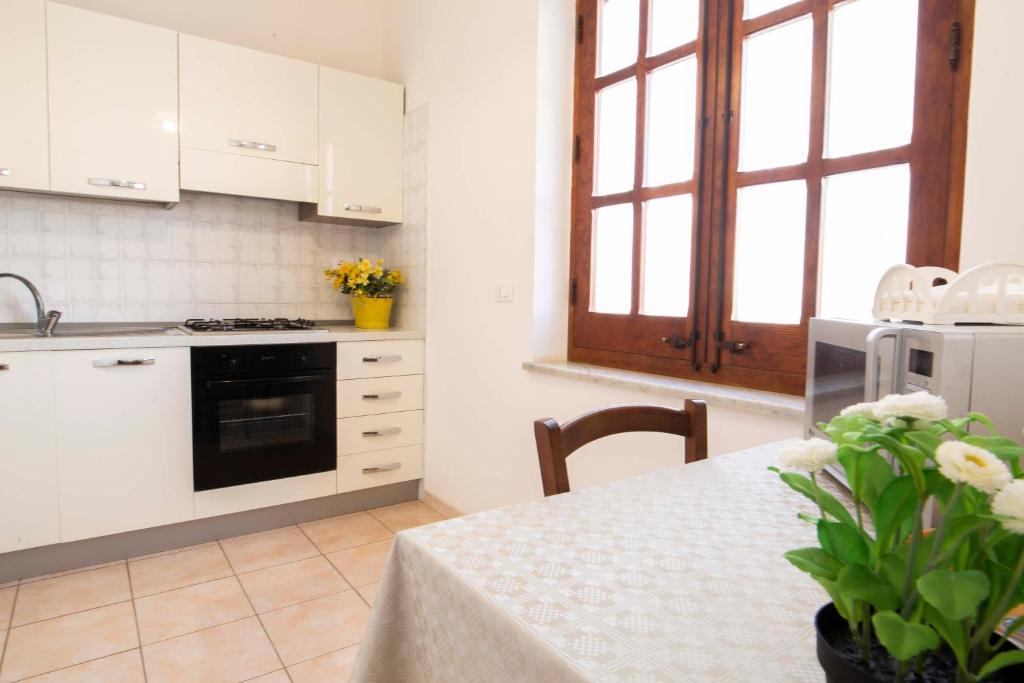 Kuchyňa alebo kuchynka v ubytovaní Casa Cavour sul Mare