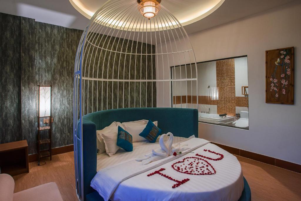 Postel nebo postele na pokoji v ubytování Orussey One Boutique