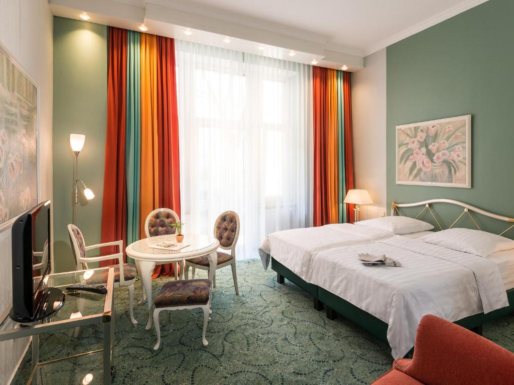 TV a/nebo společenská místnost v ubytování Hotel Palmenhof