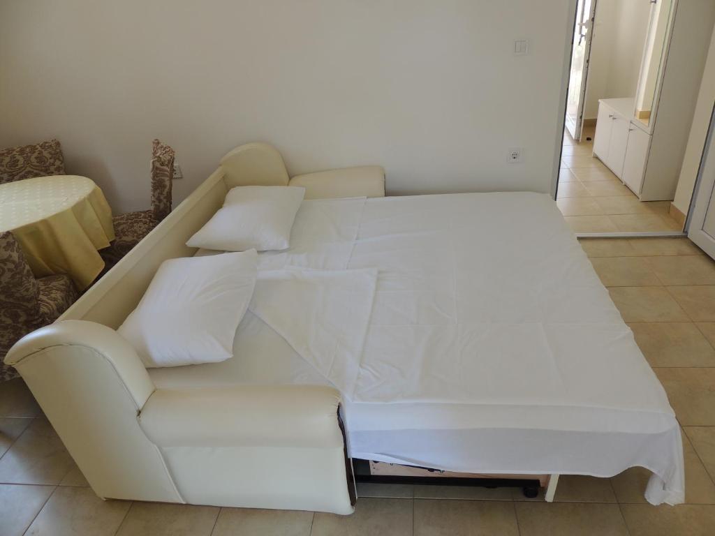 Un pat sau paturi într-o cameră la Apartment Šušanj