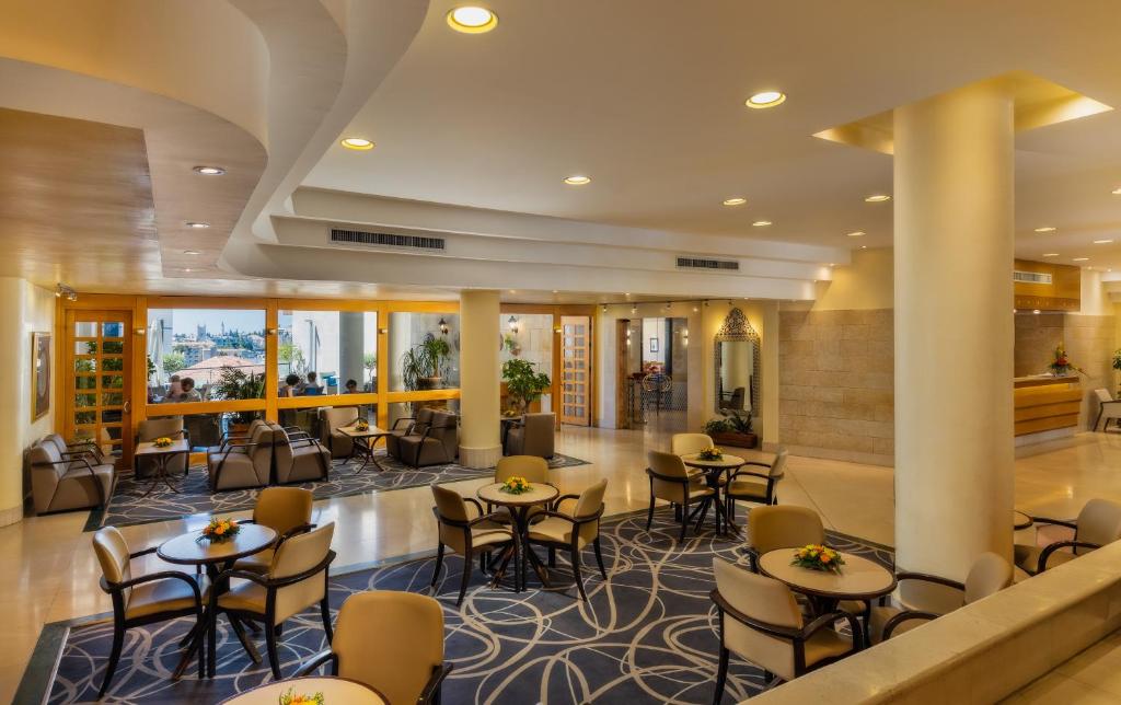 Posezení v ubytování Ambassador Hotel